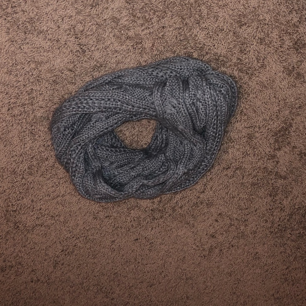 NWOT Gray Knit Cable Infinity Scarf